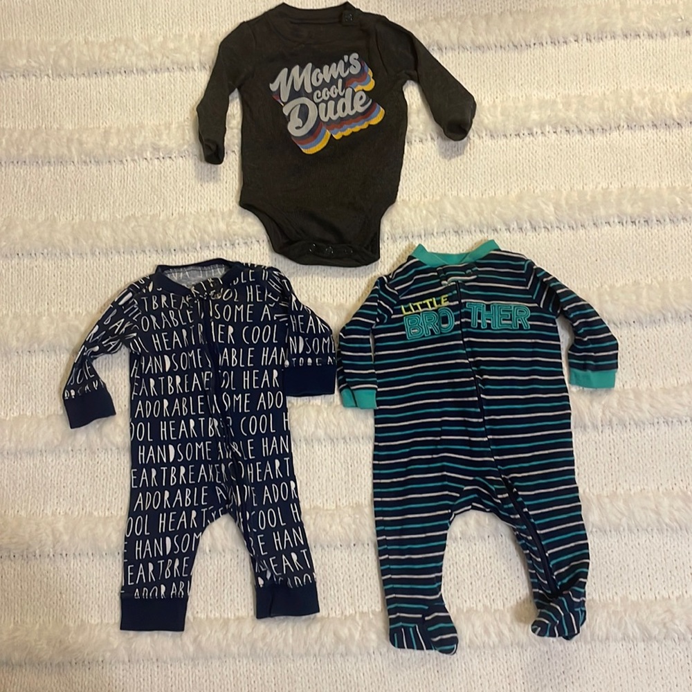 Bundle 3 rompers Baby boys 3 M long sleeve Onesies sleepers infant